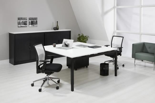 Vergadertafel Q-Bic | Bureau | Hoogte verstelbaar | 160 x 160 cm