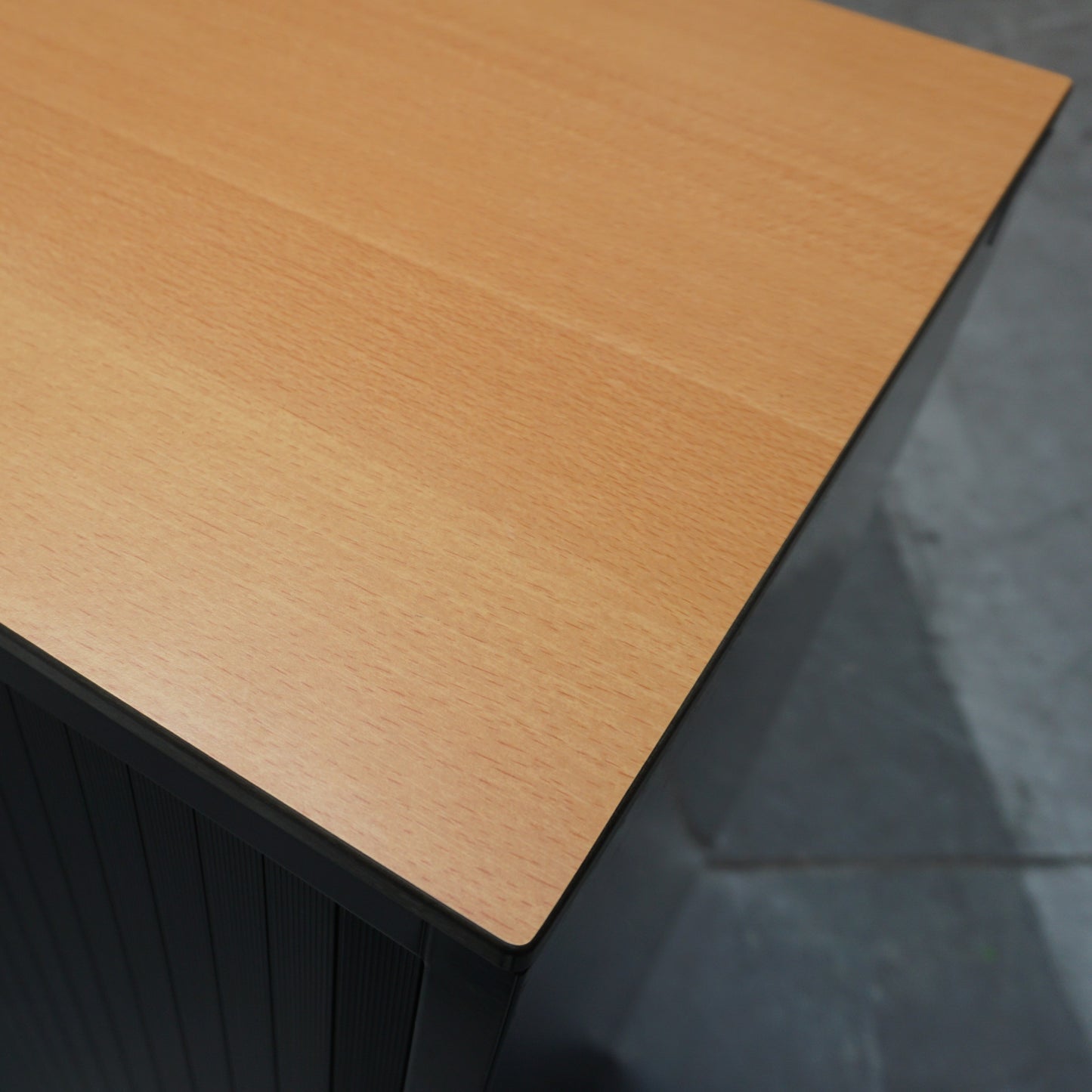 Ahrend Roldeurkast | Archiefkast | 110 x 120 x 45 cm | Zwart | Geribbelde deuren