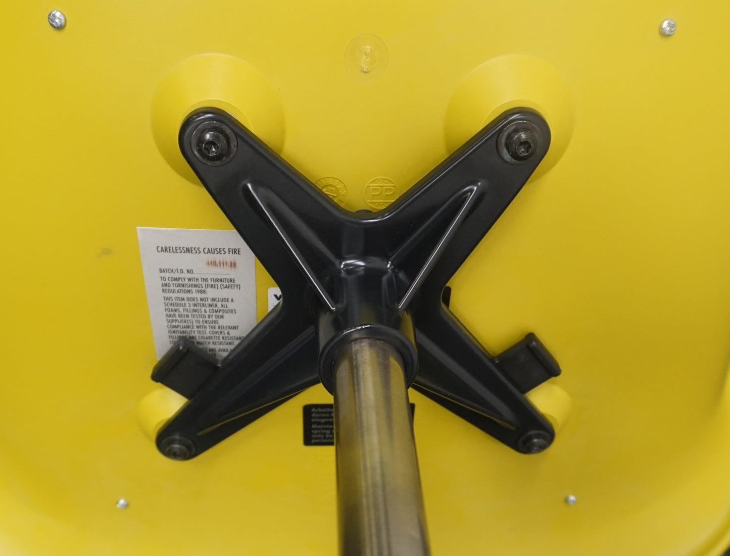 Vitra DAR Vergaderstoel | Mosterd Geel | Hoogte Verstelbaar