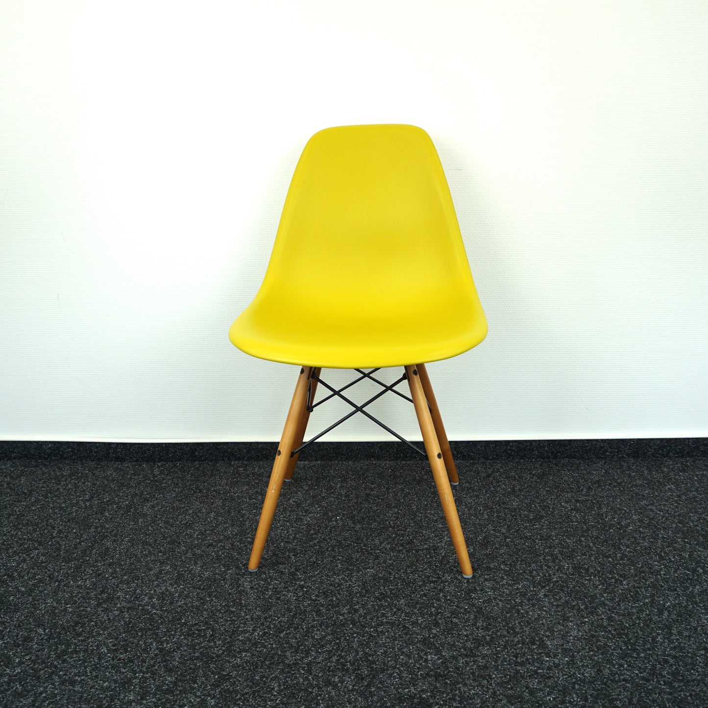 Vitra Eames DSW Design Stoel | Mosterd Geel