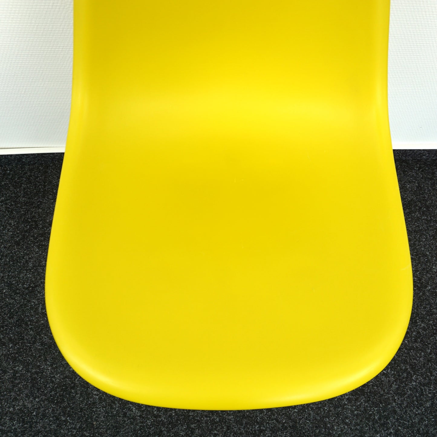 Vitra Eames DSW Design Stoel | Mosterd Geel