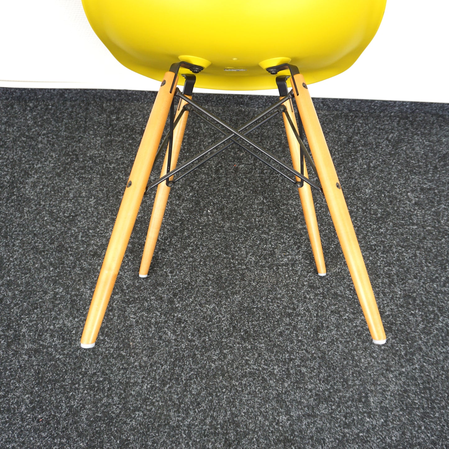 Vitra Eames DSW Design Stoel | Mosterd Geel