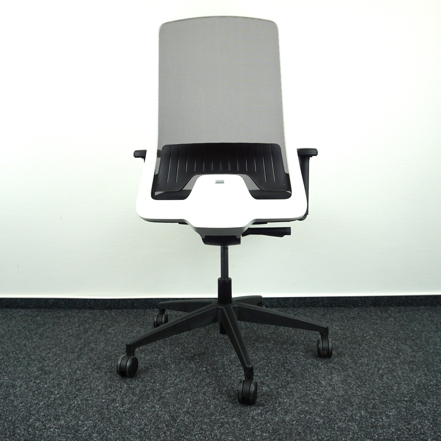 Interstuhl EVERYis1 Bureaustoel | Zwart / Wit