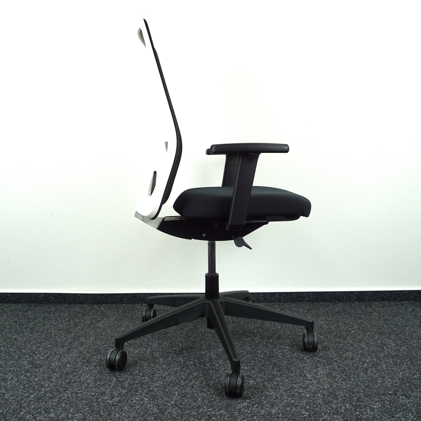 Interstuhl EVERYis1 Bureaustoel | Zwart / Wit