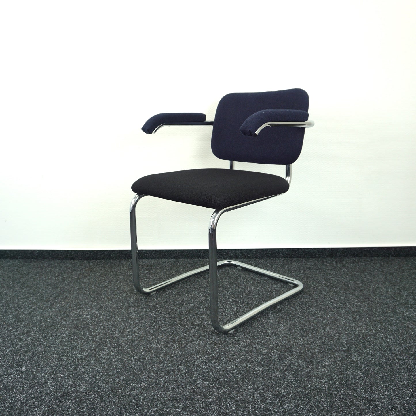 Knoll Cesca Design Stoel | Donkerblauw / Zwart