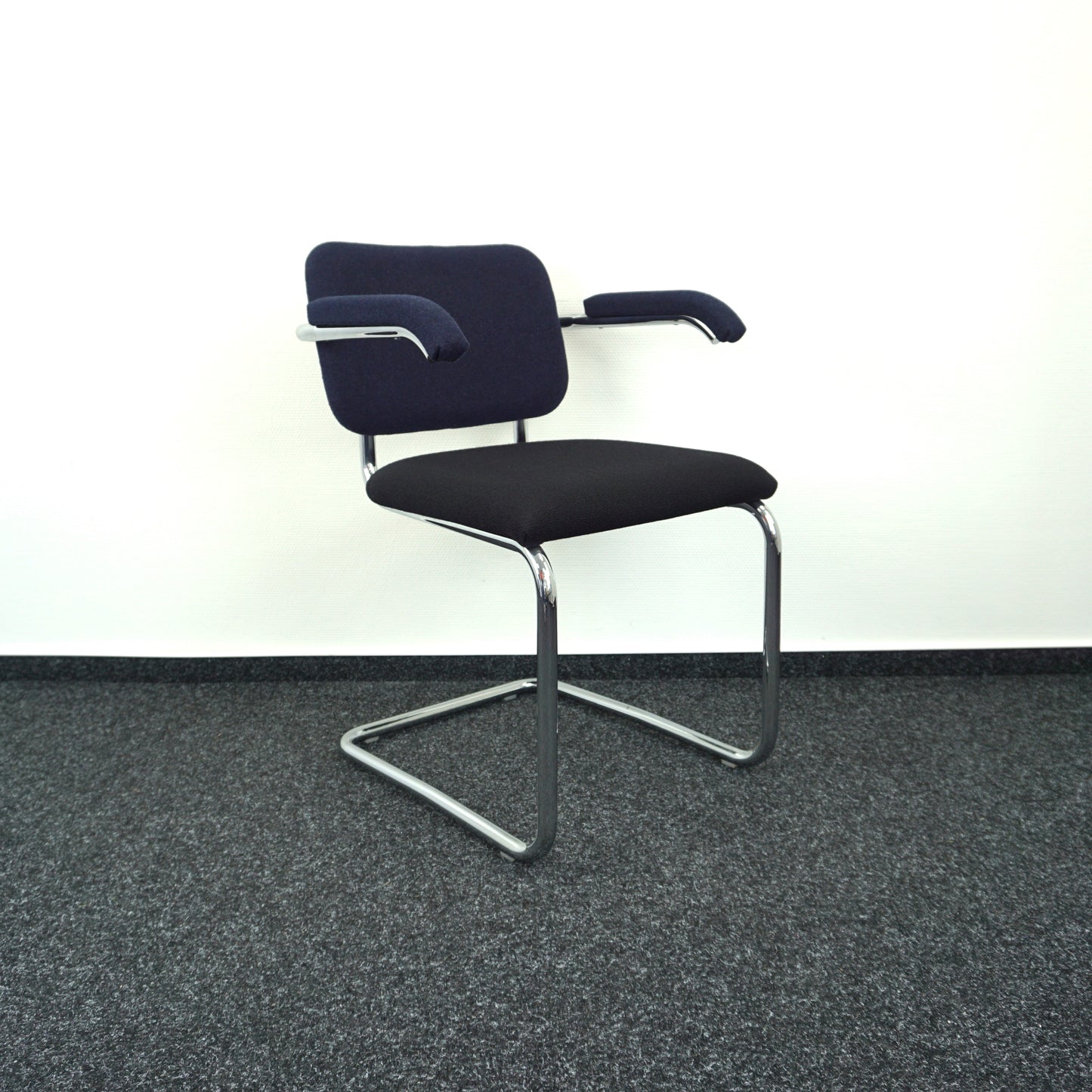 Knoll Cesca Design Stoel | Donkerblauw / Zwart
