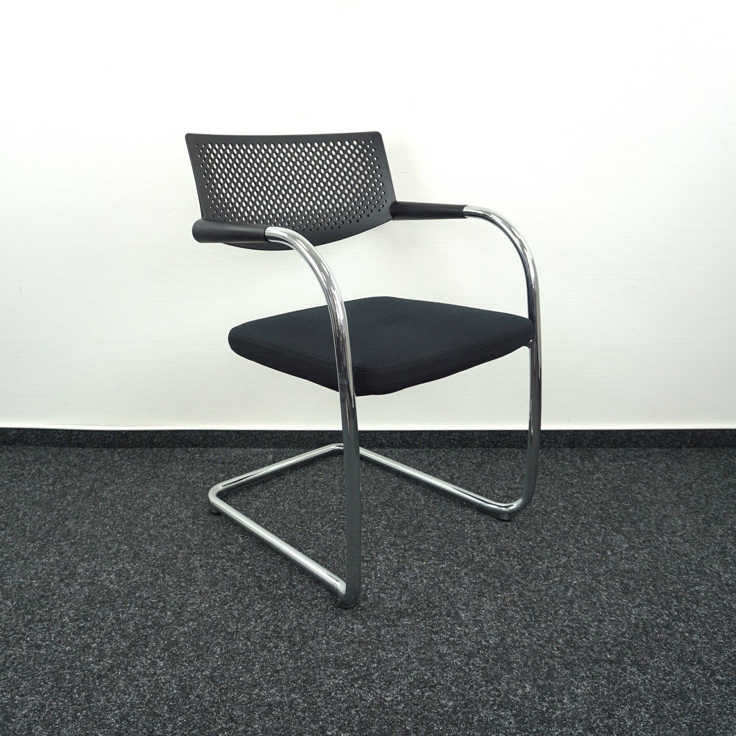 Vitra Visavis Vergaderstoel | Design Conferentiestoel | Zwart