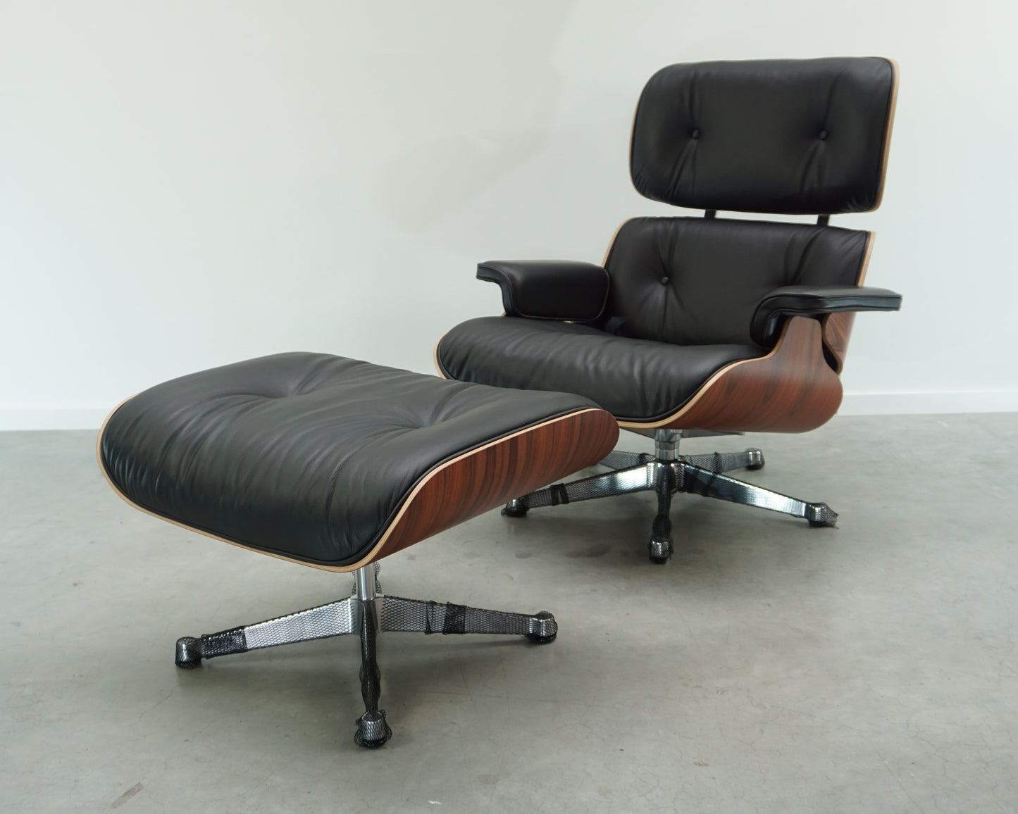 Vitra Eames Lounge Chair met Ottoman | Zwart Leer
