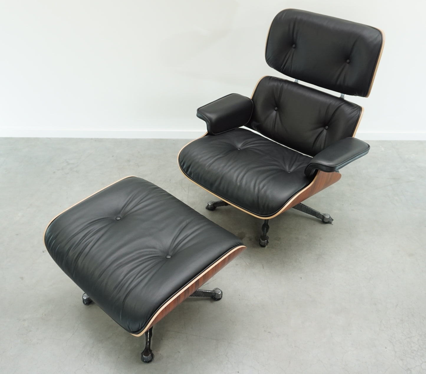 Vitra Eames Lounge Chair met Ottoman | Zwart Leer