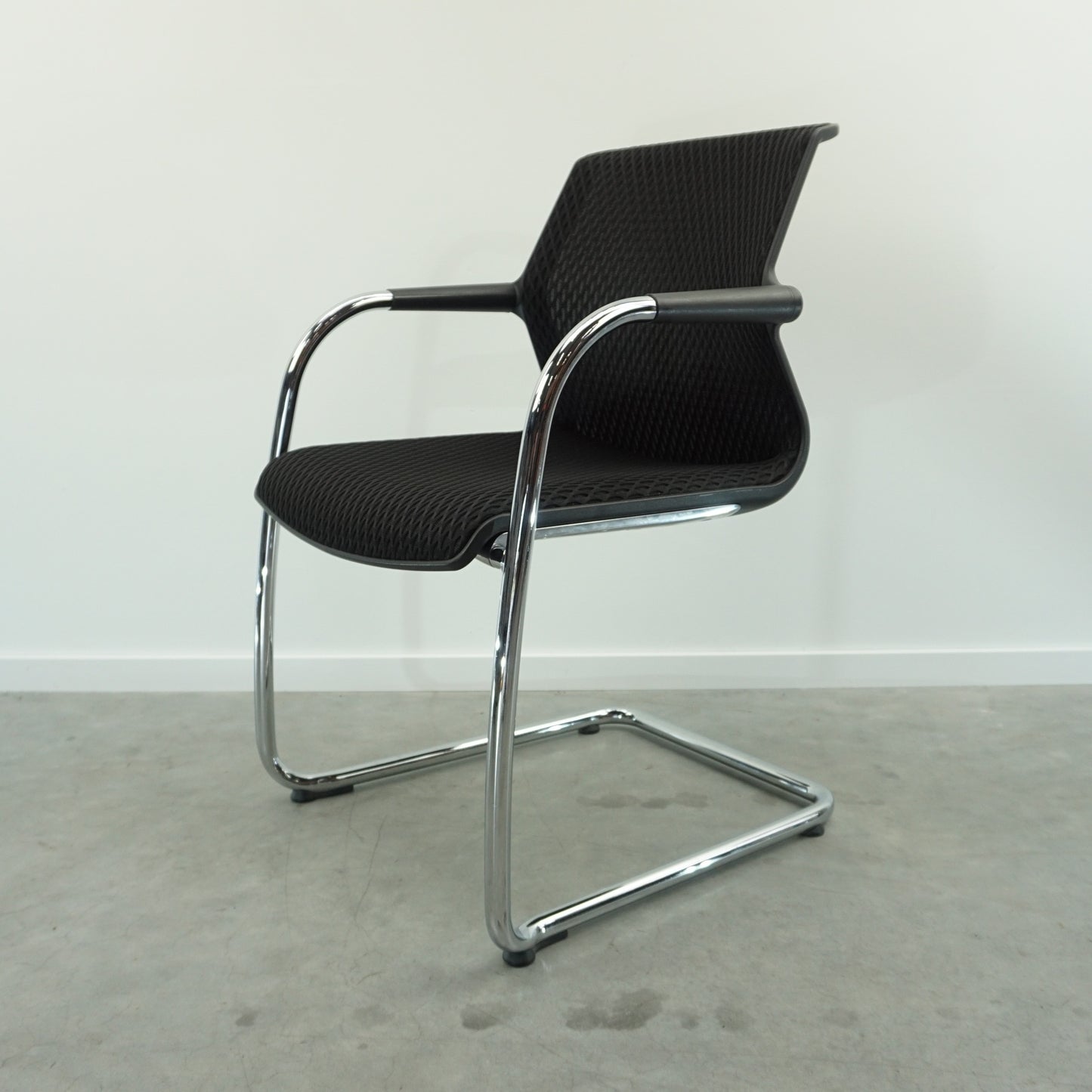 Vitra Unix Vergaderstoel | Conferentiestoel | Zwart