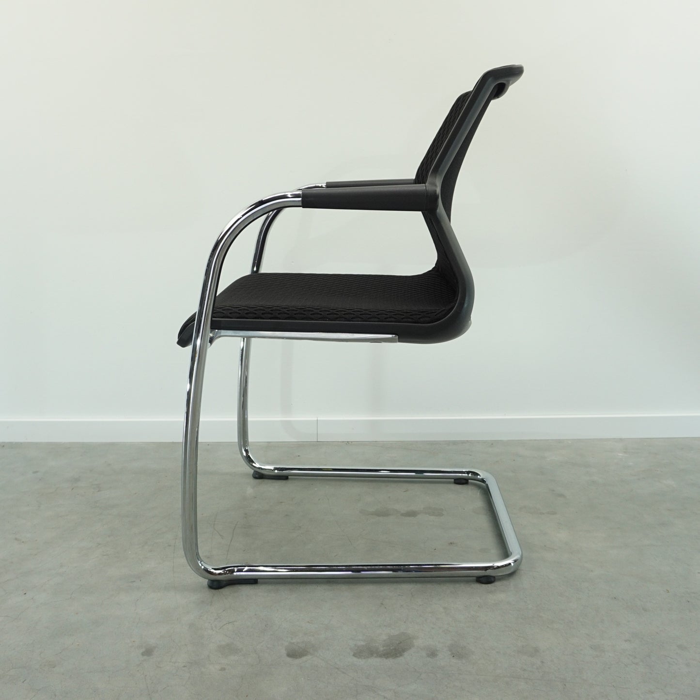 Vitra Unix Vergaderstoel | Conferentiestoel | Zwart