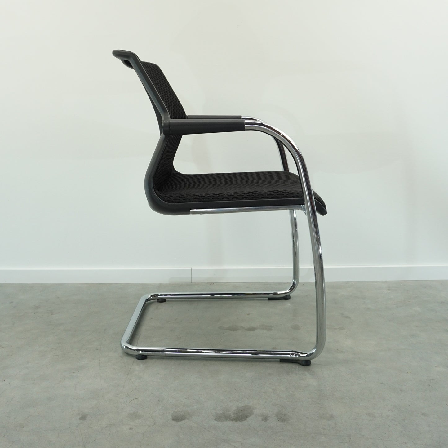 Vitra Unix Vergaderstoel | Conferentiestoel | Zwart
