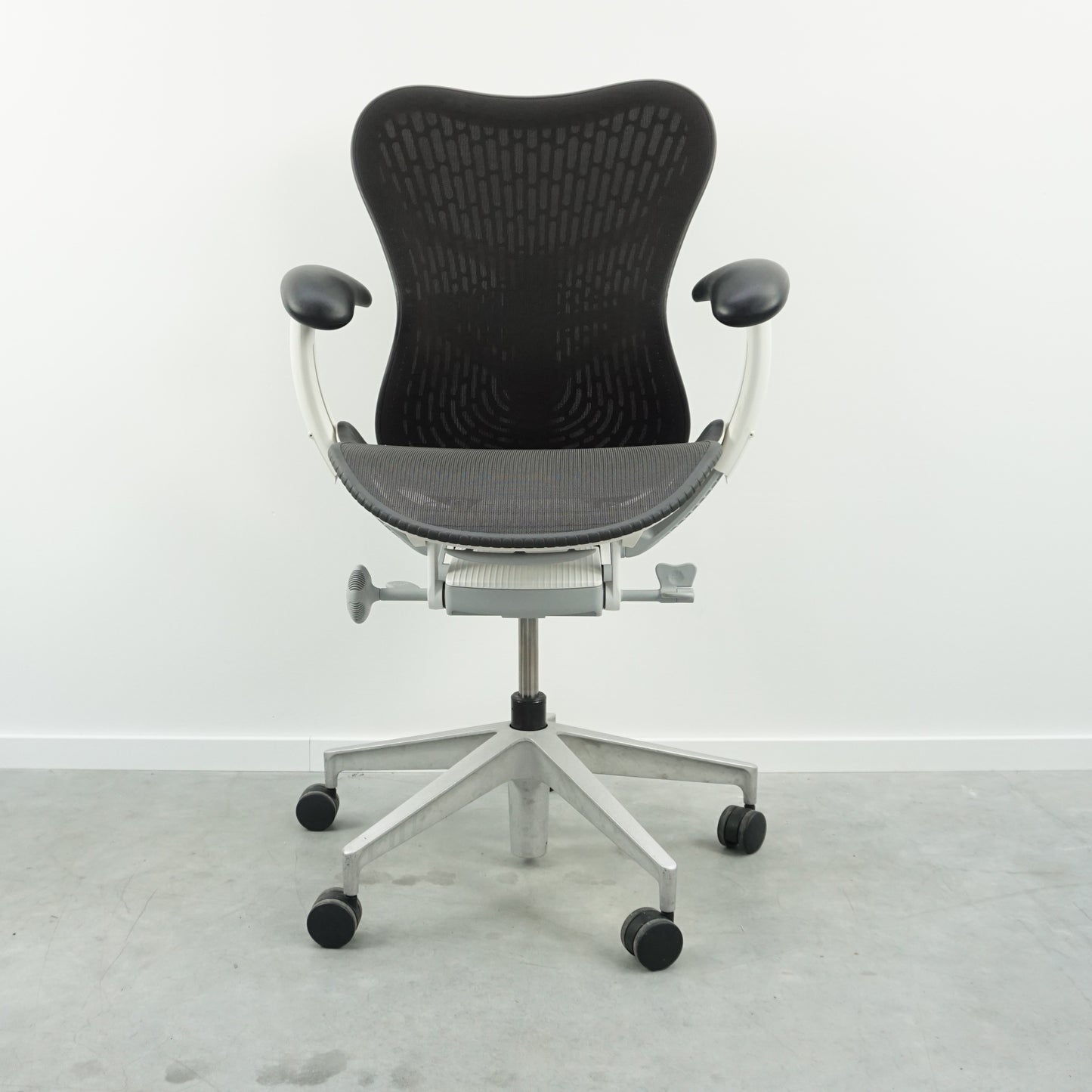 Herman Miller Mirra 2 Bureaustoel | Zwart / Wit