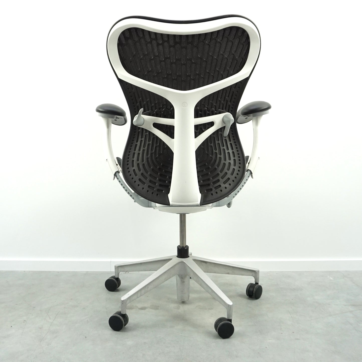 Herman Miller Mirra 2 Bureaustoel | Zwart / Wit