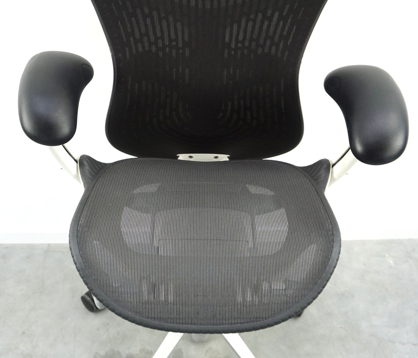 Herman Miller Mirra 2 Bureaustoel | Zwart / Wit