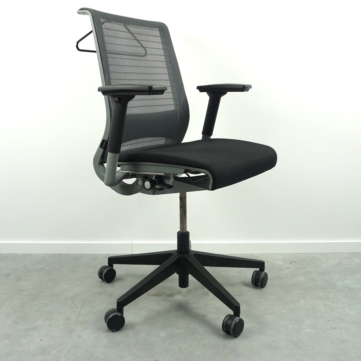 Steelcase Think Bureaustoel | Ergonomisch | Zwart / Grijs
