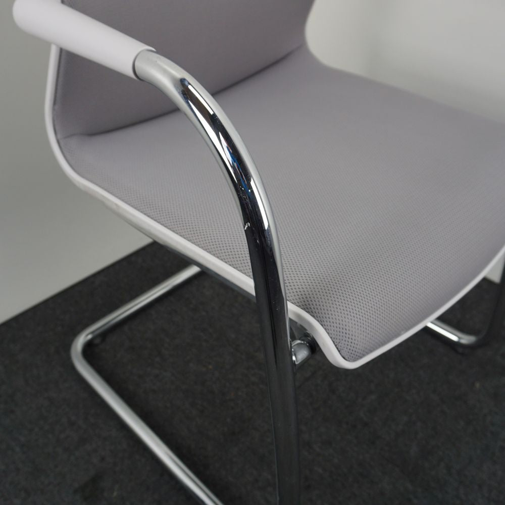 Vitra Unix Vergaderstoel | Conferentiestoel | Lichtgrijs