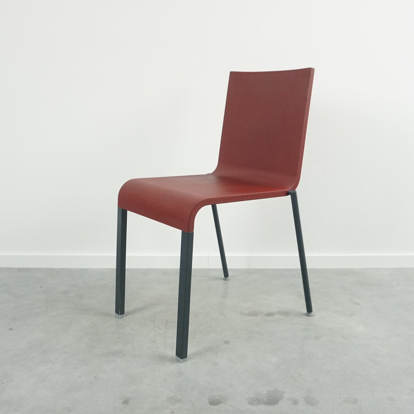 Vitra .03 Design Stoel | Donkerrood