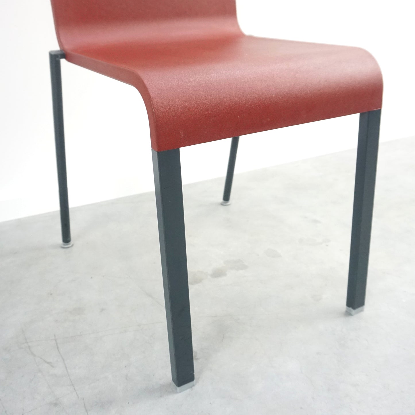 Vitra .03 Design Stoel | Donkerrood