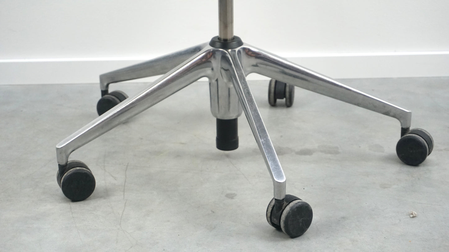 Vitra ID Trim Bureaustoel | Lichtgrijs | Chroom