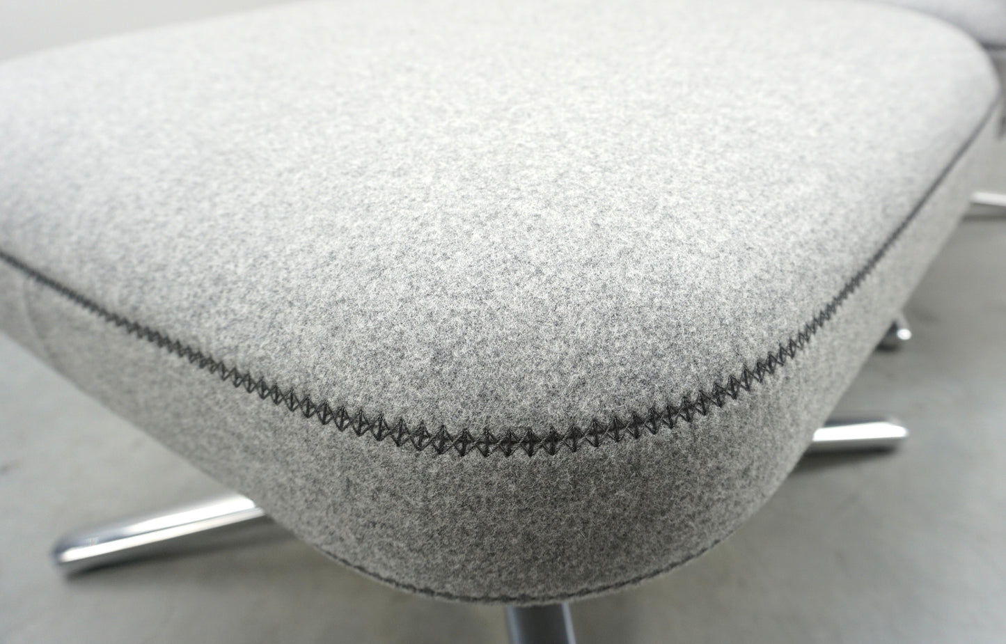 Vitra Grand Repos Design Fauteuil met Ottoman | Pebble Grey