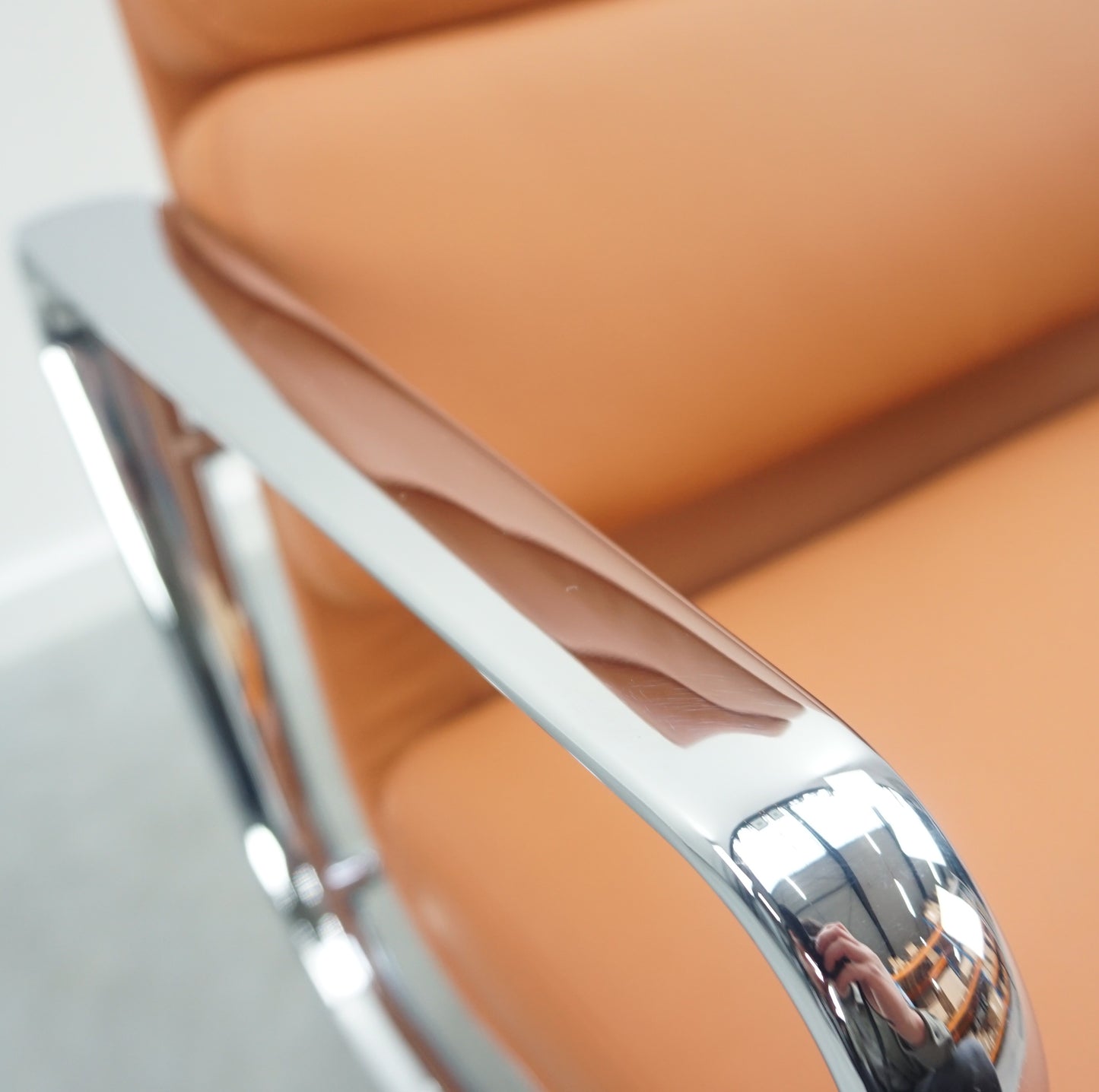Vitra Eames EA 222 Soft Pad Lounge Chair | Design Fauteuil | Cognac