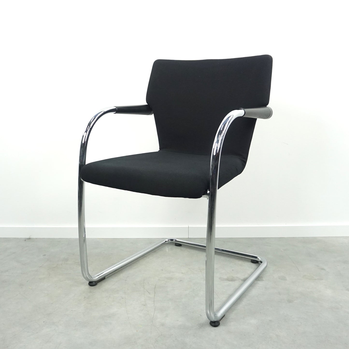 Vitra Visastripes Vergaderstoel | Conferentiestoel | Zwart