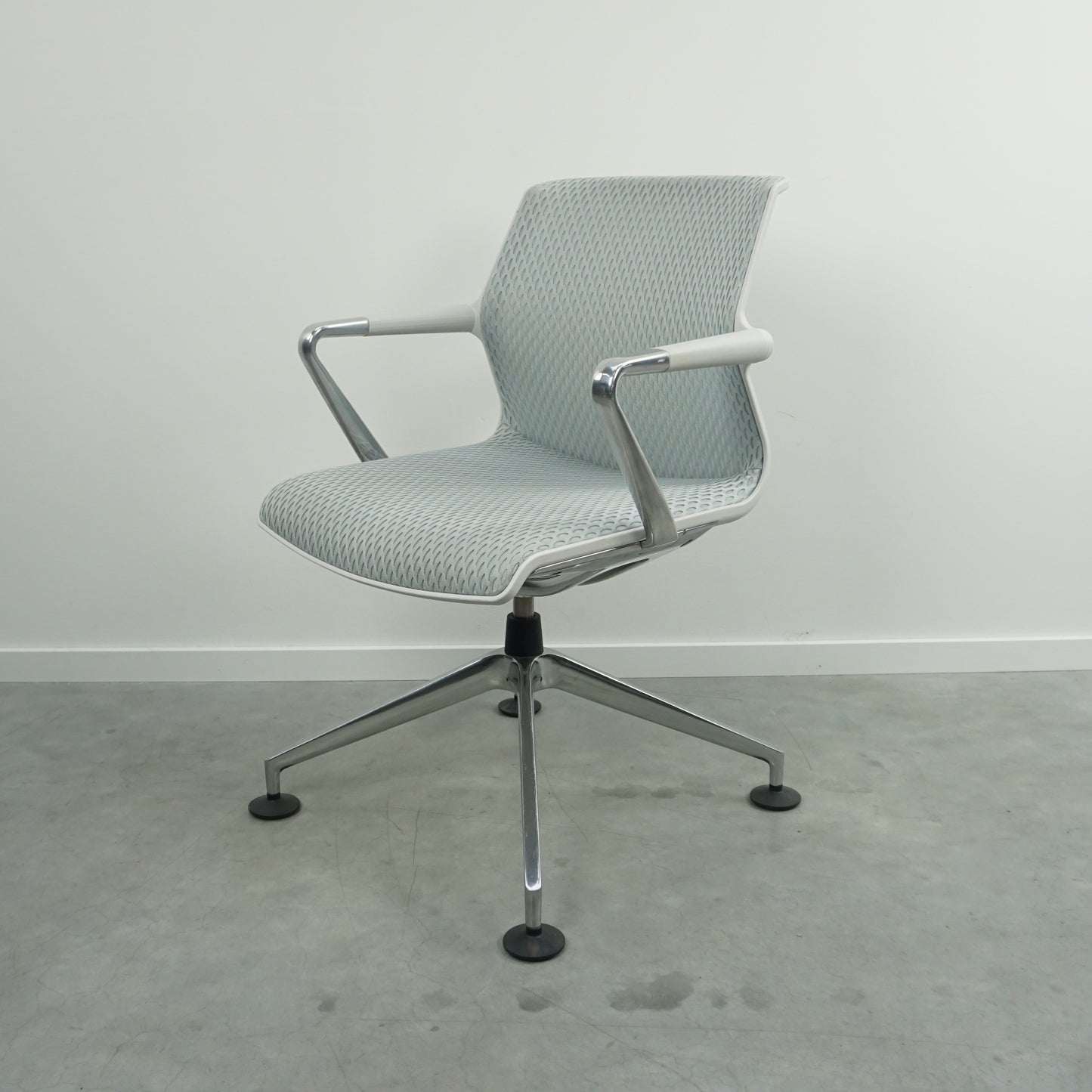 Vitra Unix Vergaderstoel | Conferentiestoel | Lichtgrijs | Diamond Mesh