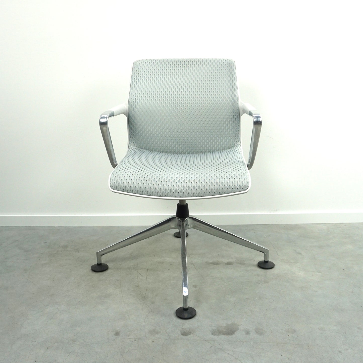 Vitra Unix Vergaderstoel | Conferentiestoel | Lichtgrijs | Diamond Mesh