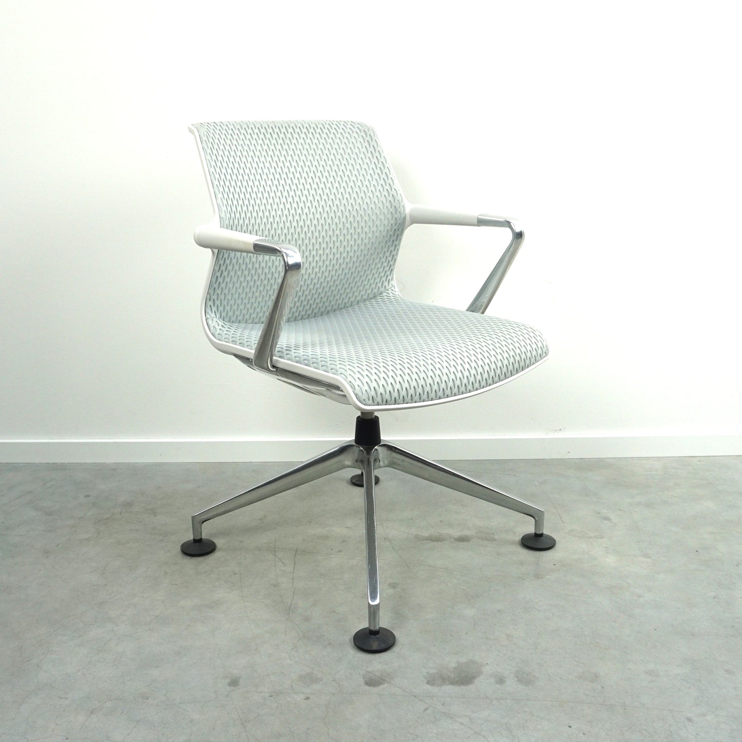 Vitra Unix Vergaderstoel | Conferentiestoel | Lichtgrijs | Diamond Mesh