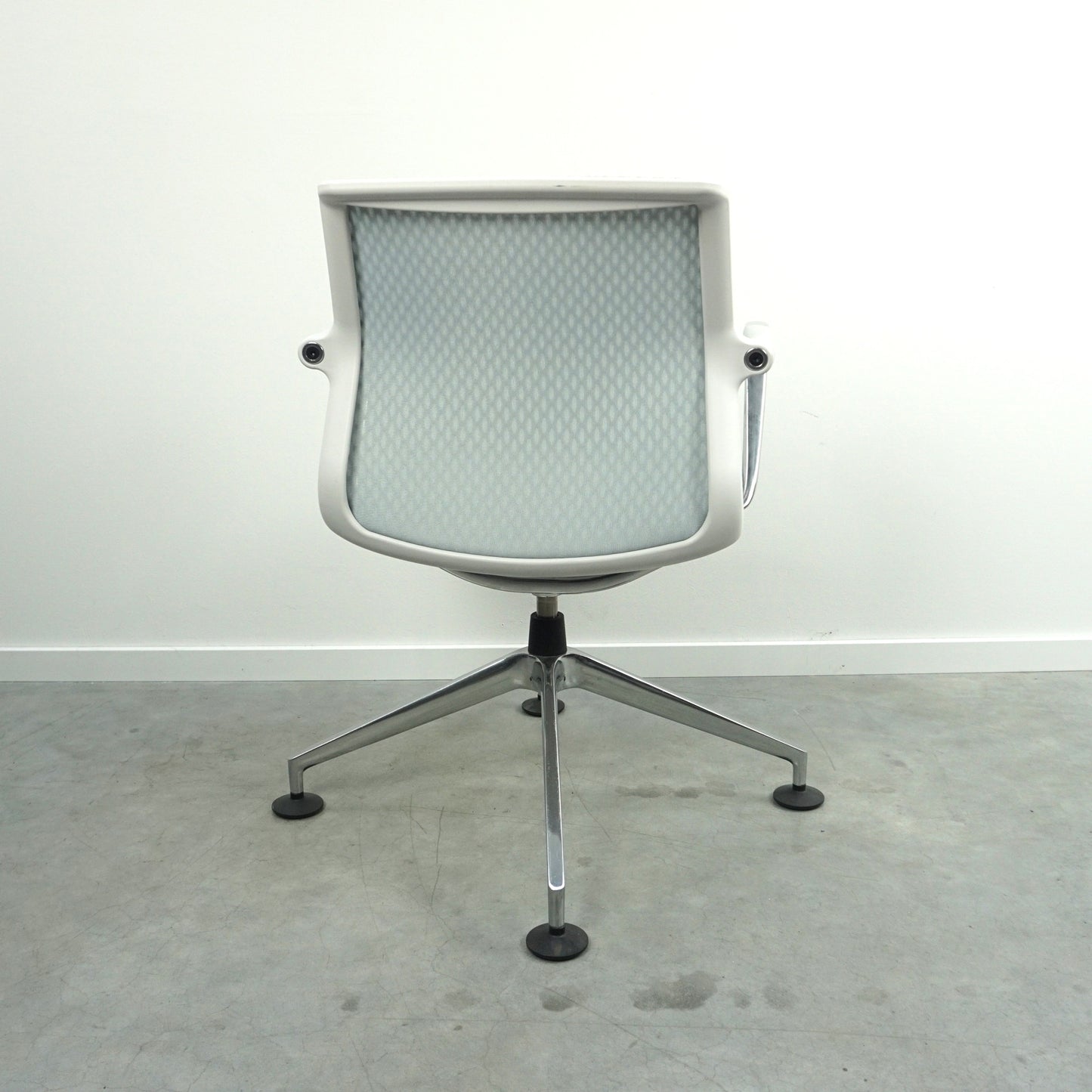Vitra Unix Vergaderstoel | Conferentiestoel | Lichtgrijs | Diamond Mesh
