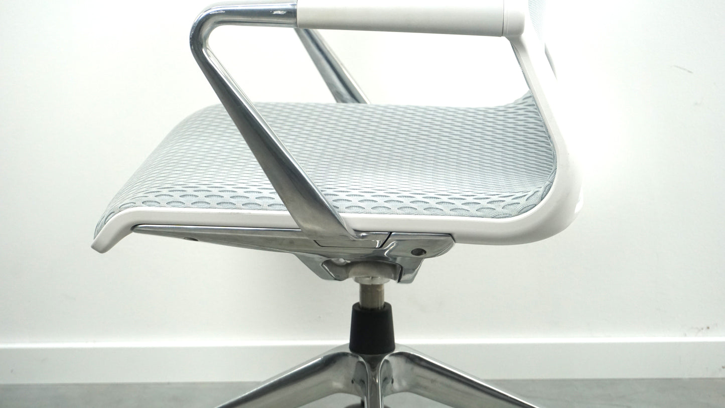 Vitra Unix Vergaderstoel | Conferentiestoel | Lichtgrijs | Diamond Mesh
