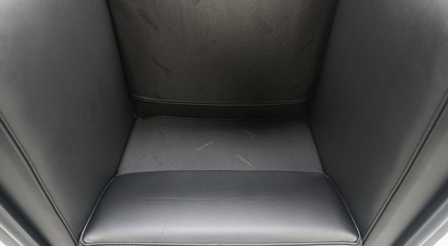 Cassina LC2 Fauteuil Grand Confort Petit Modèle | Zwart / Zwart