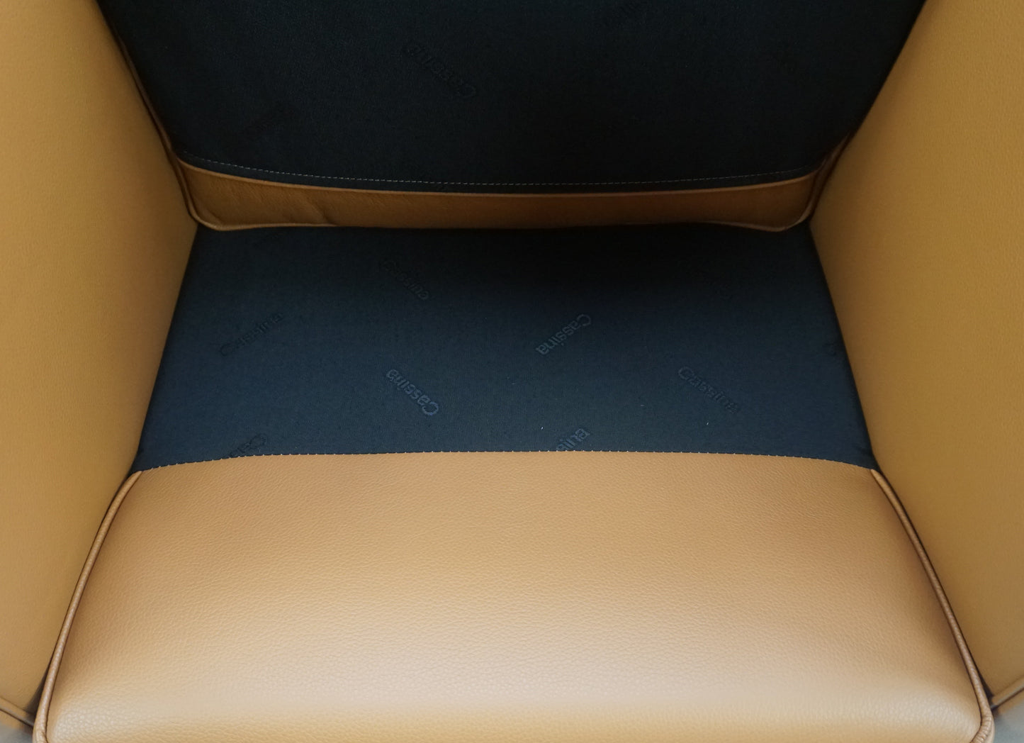 Cassina LC2 Fauteuil Grand Confort Petit Modèle | Cognac