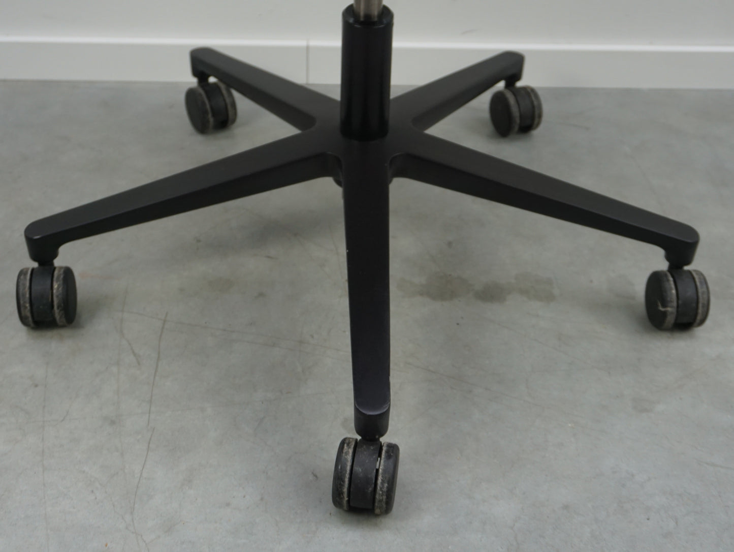 Vitra Softshell Vergaderstoel | Donkergrijs | Verrijdbaar
