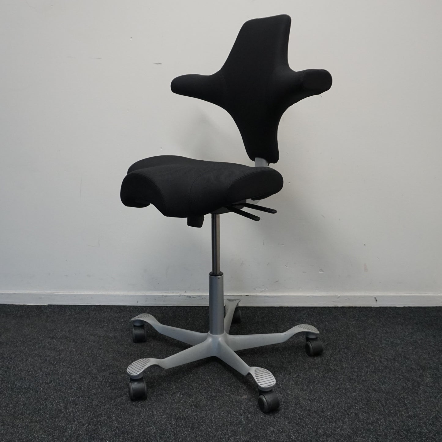 HAG Capisco 8106 Bureaustoel | Zadelzit | Zwart