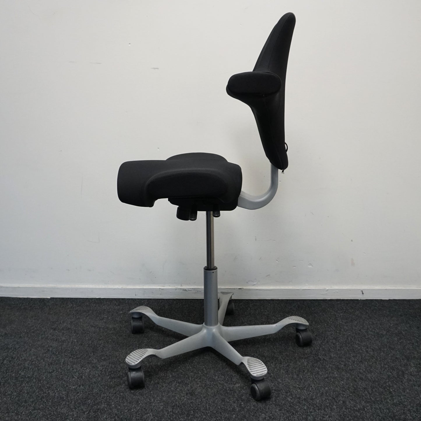HAG Capisco 8106 Bureaustoel | Zadelzit | Zwart