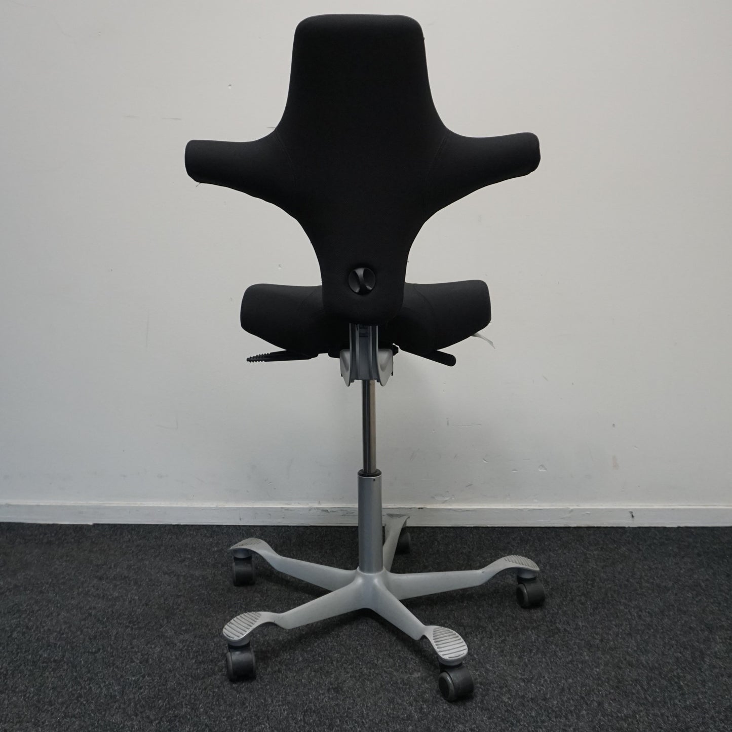 HAG Capisco 8106 Bureaustoel | Zadelzit | Zwart