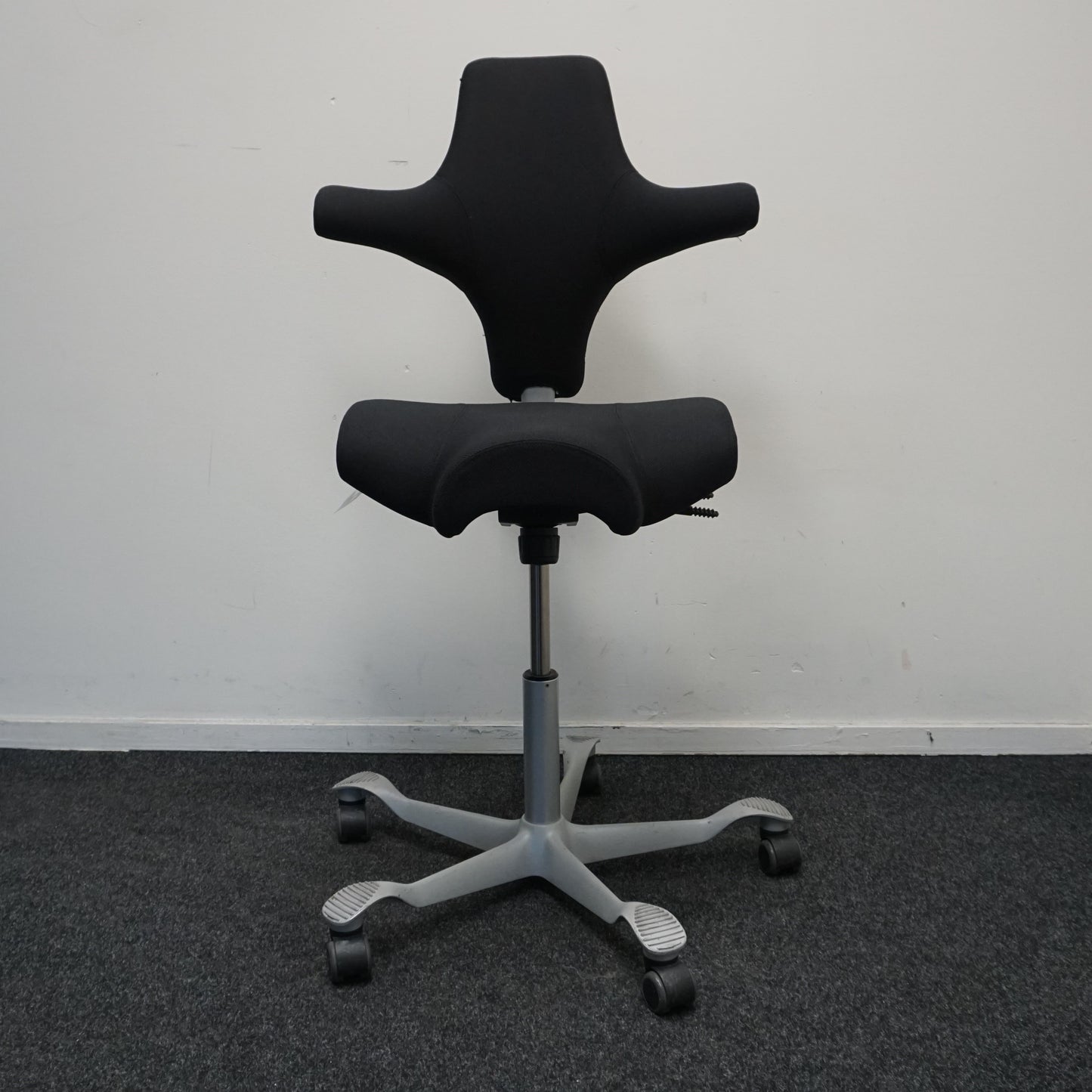 HAG Capisco 8106 Bureaustoel | Zadelzit | Zwart