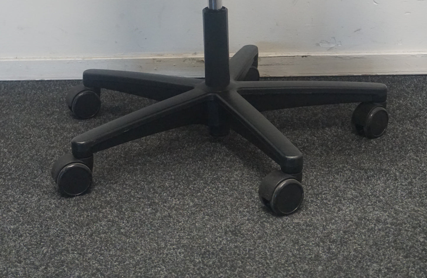 Ahrend 230 Bureaustoel | Hoge Rug | Nieuw Gestoffeerd | Zwart / Zwart