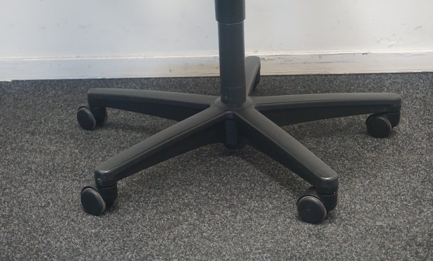 Ahrend 220 Bureaustoel | Nieuw Gestoffeerd | Zwart