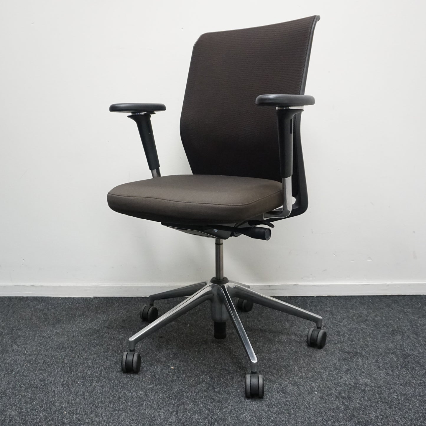 Vitra ID Mesh Bureaustoel | Bruin