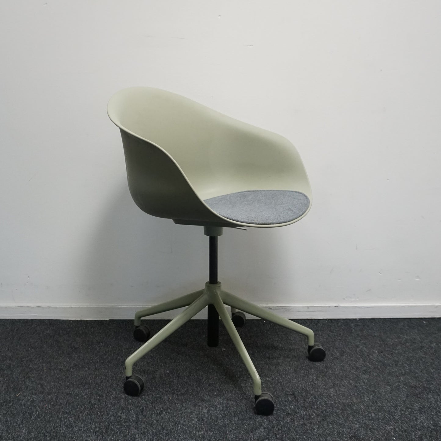 Allermuir Kin Tub Chair | Design Stoel | Groen / Grijs