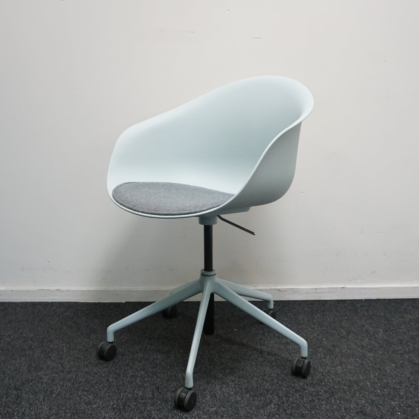 Allermuir Kin Tub Chair | Design Stoel | Blauw / Grijs