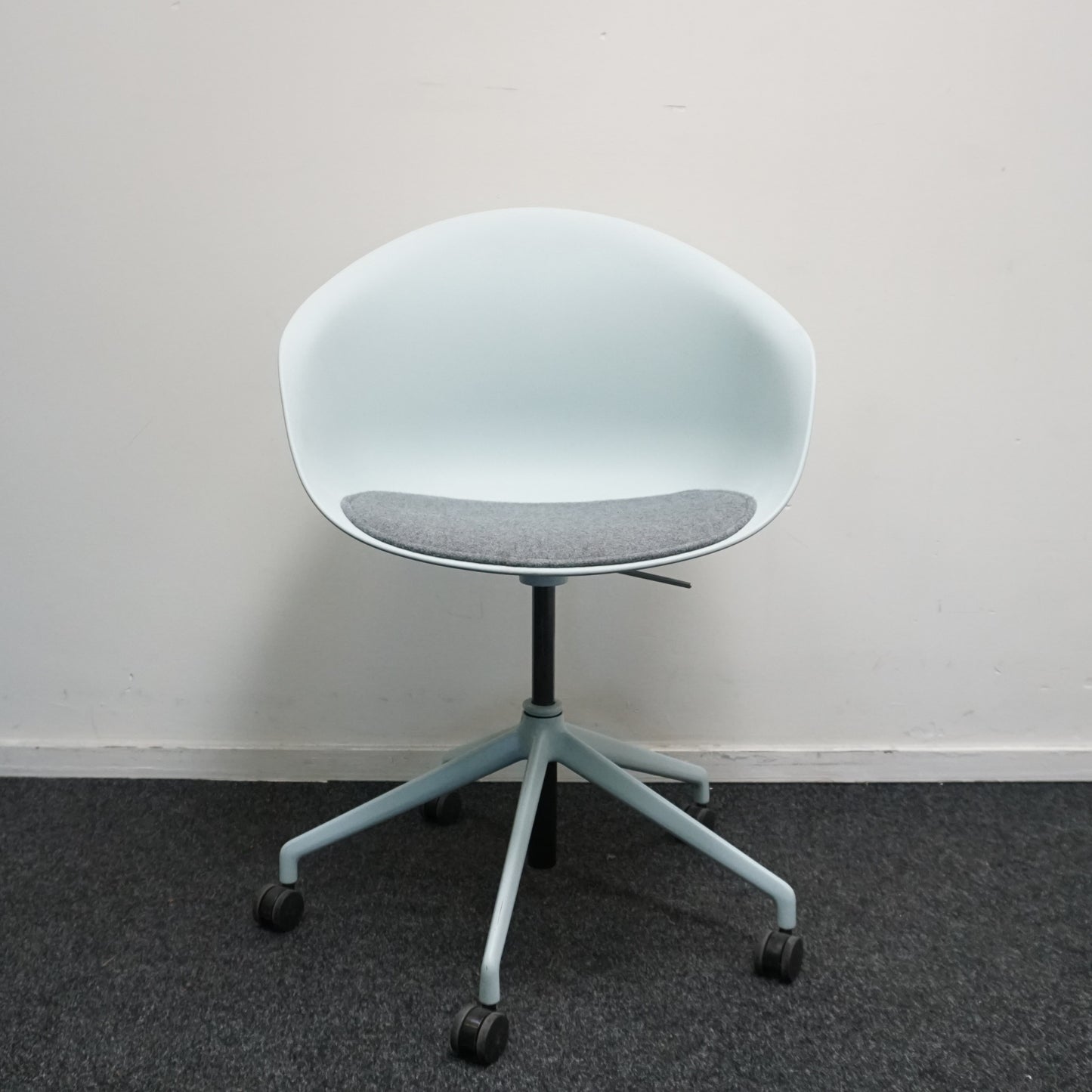 Allermuir Kin Tub Chair | Design Stoel | Blauw / Grijs