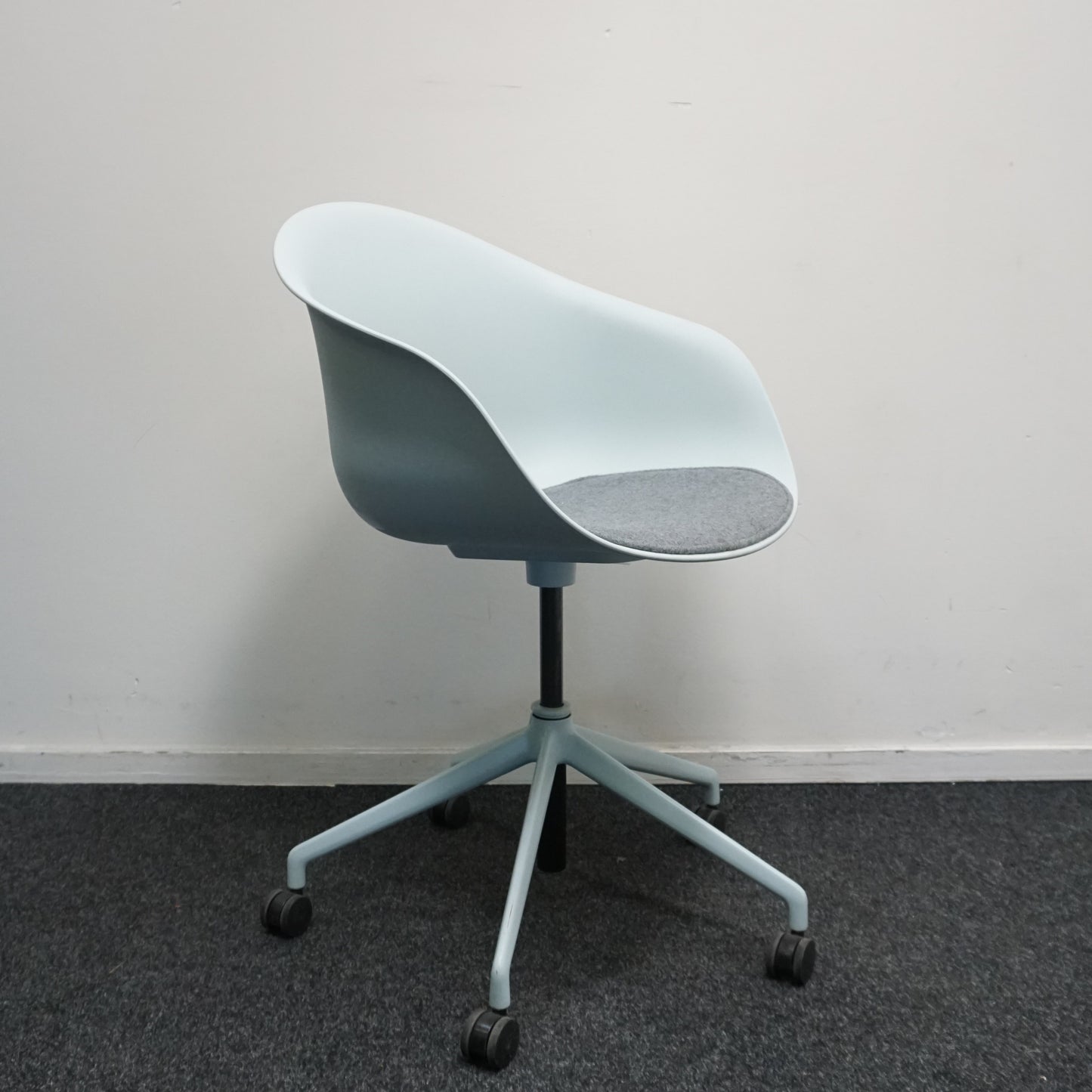Allermuir Kin Tub Chair | Design Stoel | Blauw / Grijs