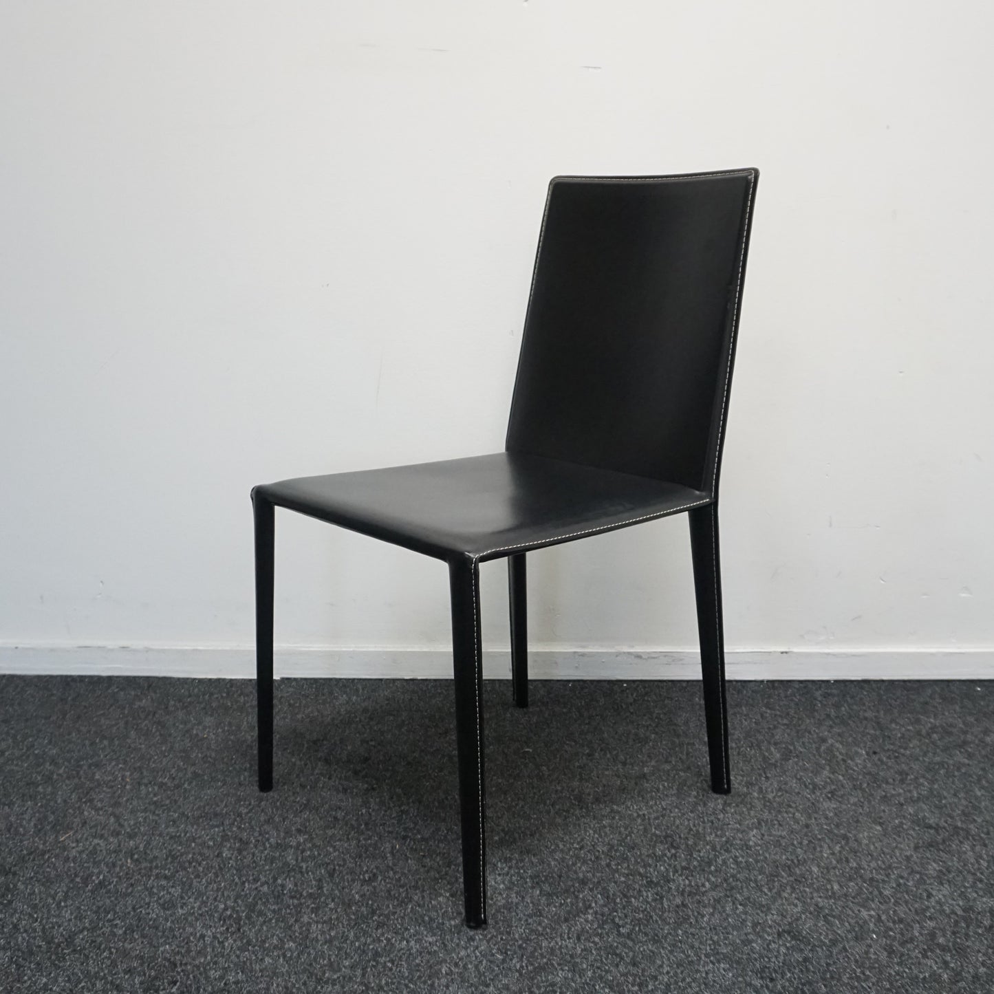 Arper Norma Design Stoel | Leer | Zwart