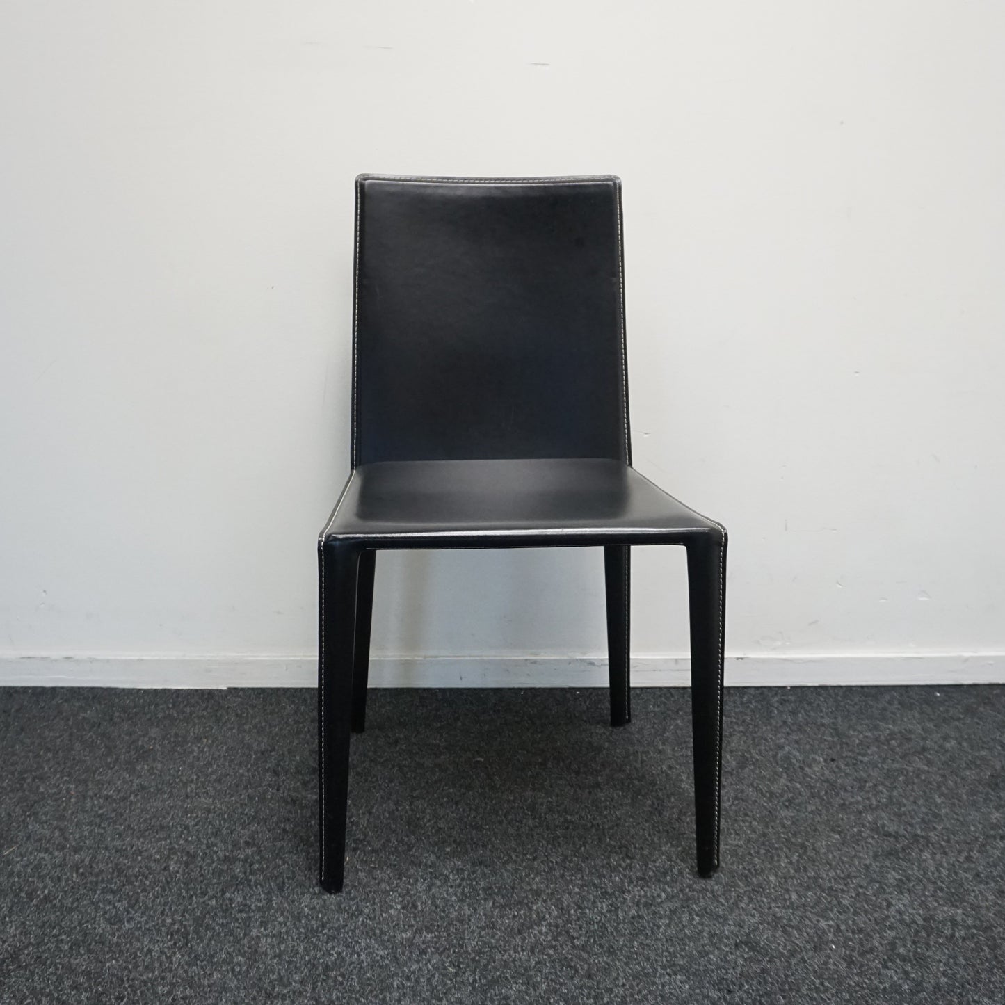 Arper Norma Design Stoel | Leer | Zwart
