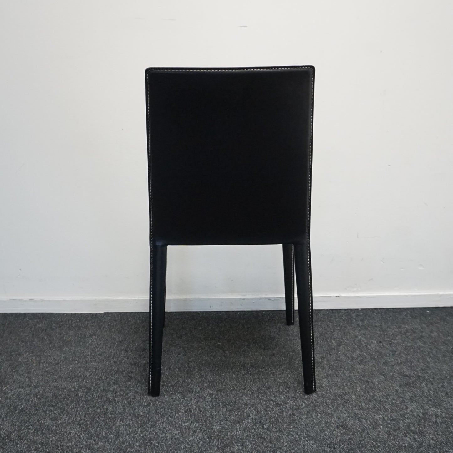 Arper Norma Design Stoel | Leer | Zwart