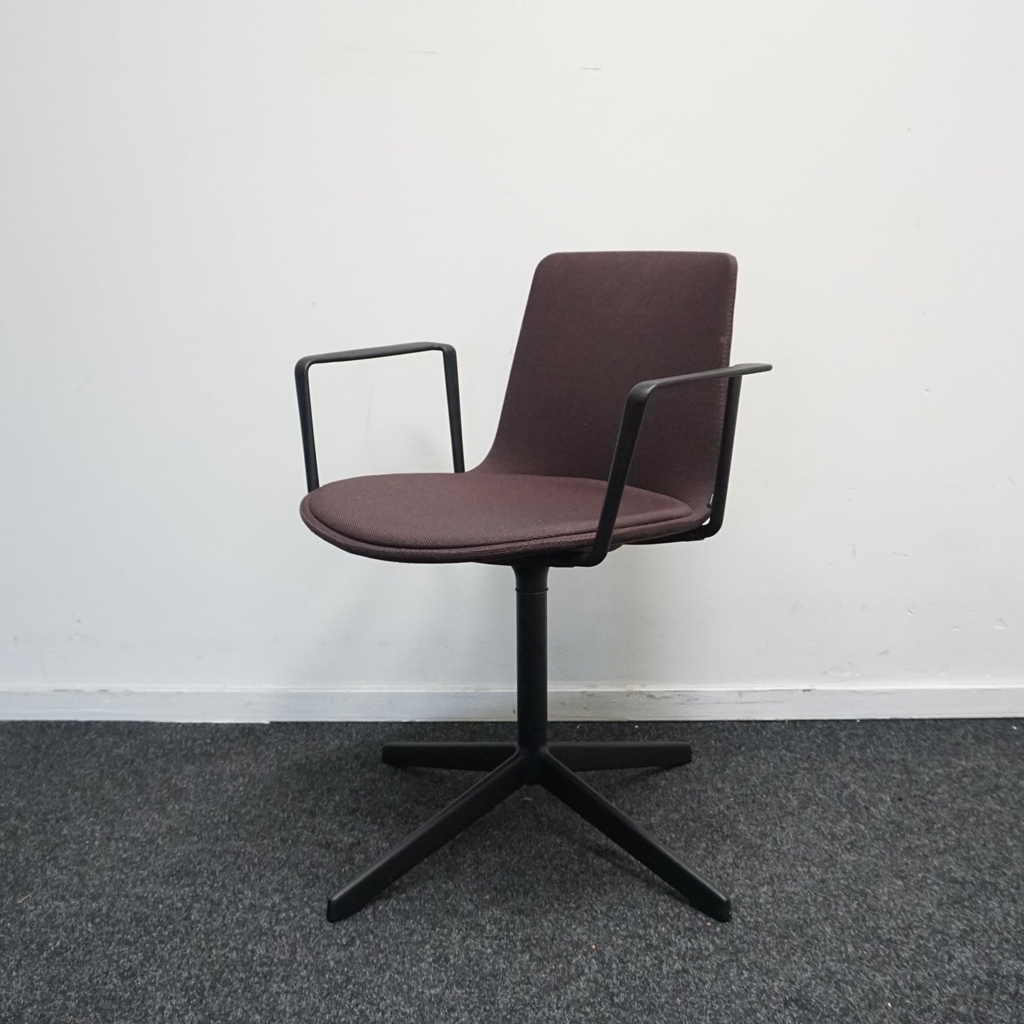 Enea Lottus Design Stoel | Donkerbruin